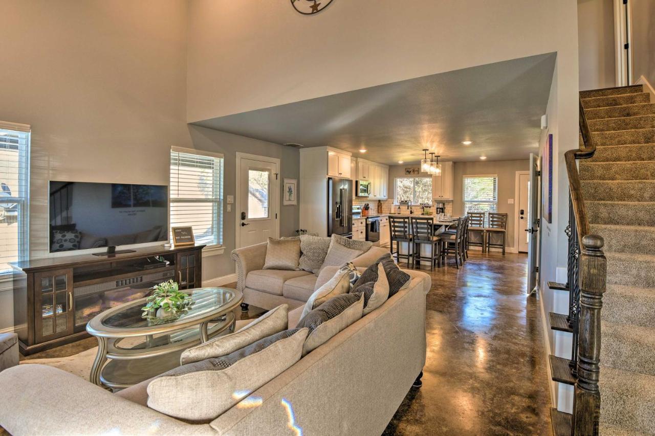 Granbury Home With Hot Tub And Furnished Patio! エクステリア 写真