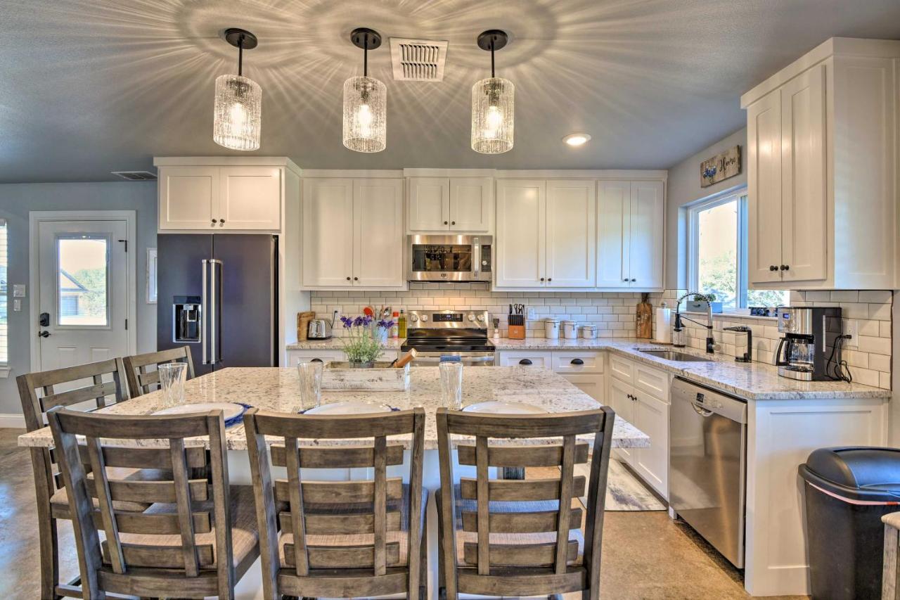 Granbury Home With Hot Tub And Furnished Patio! エクステリア 写真