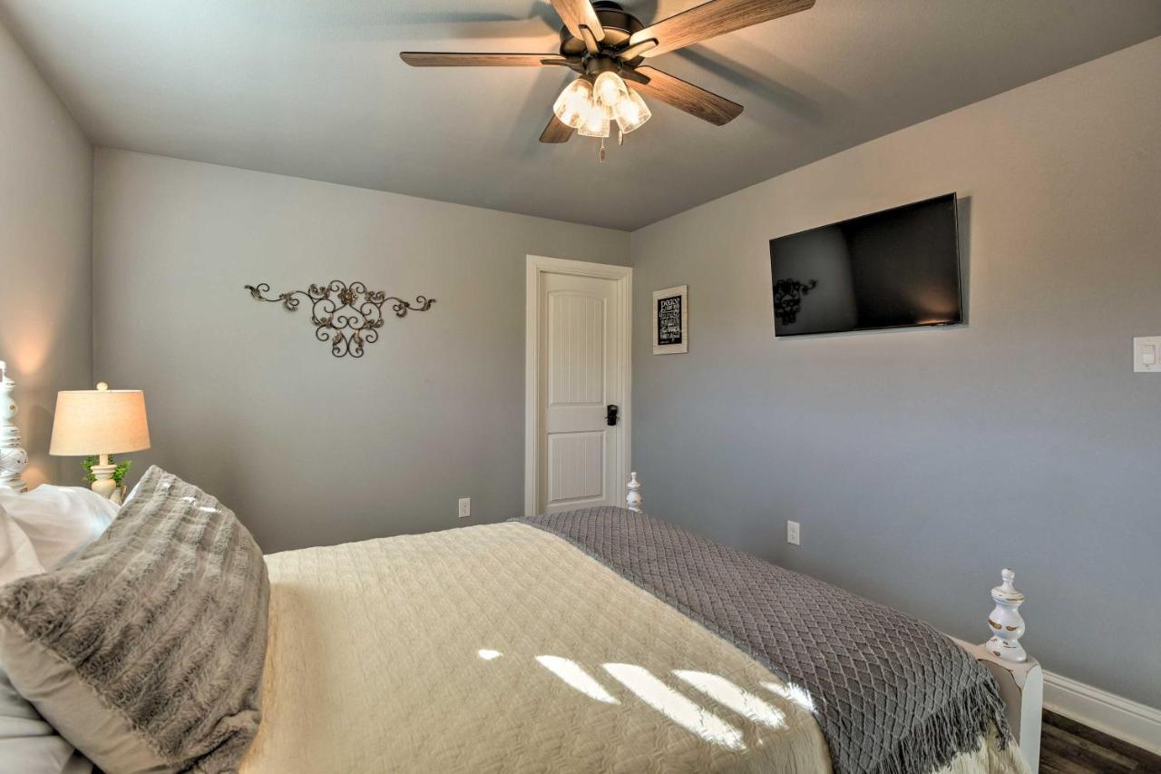 Granbury Home With Hot Tub And Furnished Patio! エクステリア 写真