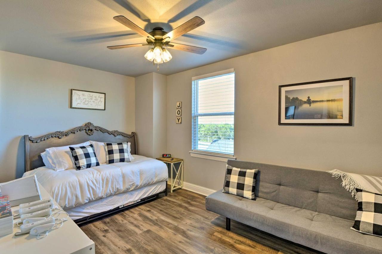 Granbury Home With Hot Tub And Furnished Patio! エクステリア 写真