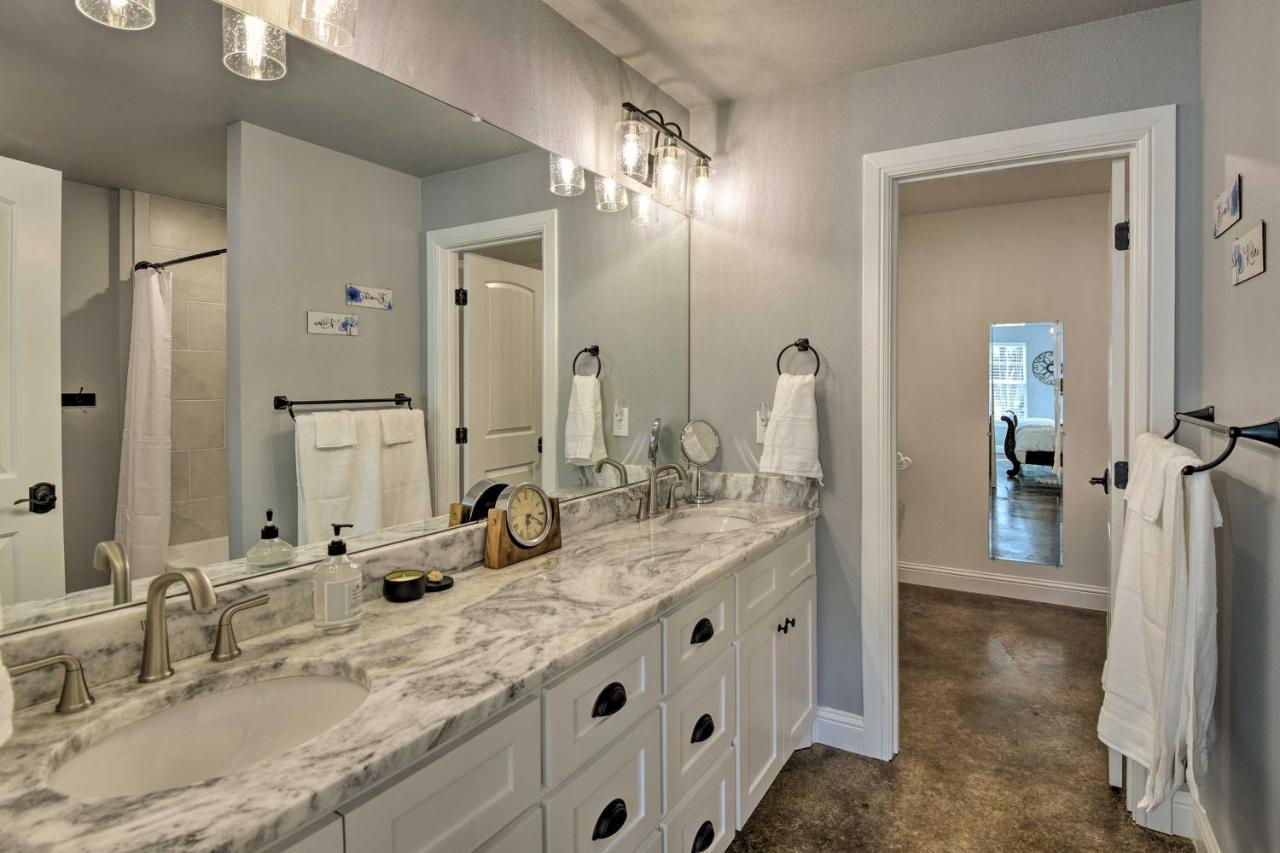 Granbury Home With Hot Tub And Furnished Patio! エクステリア 写真