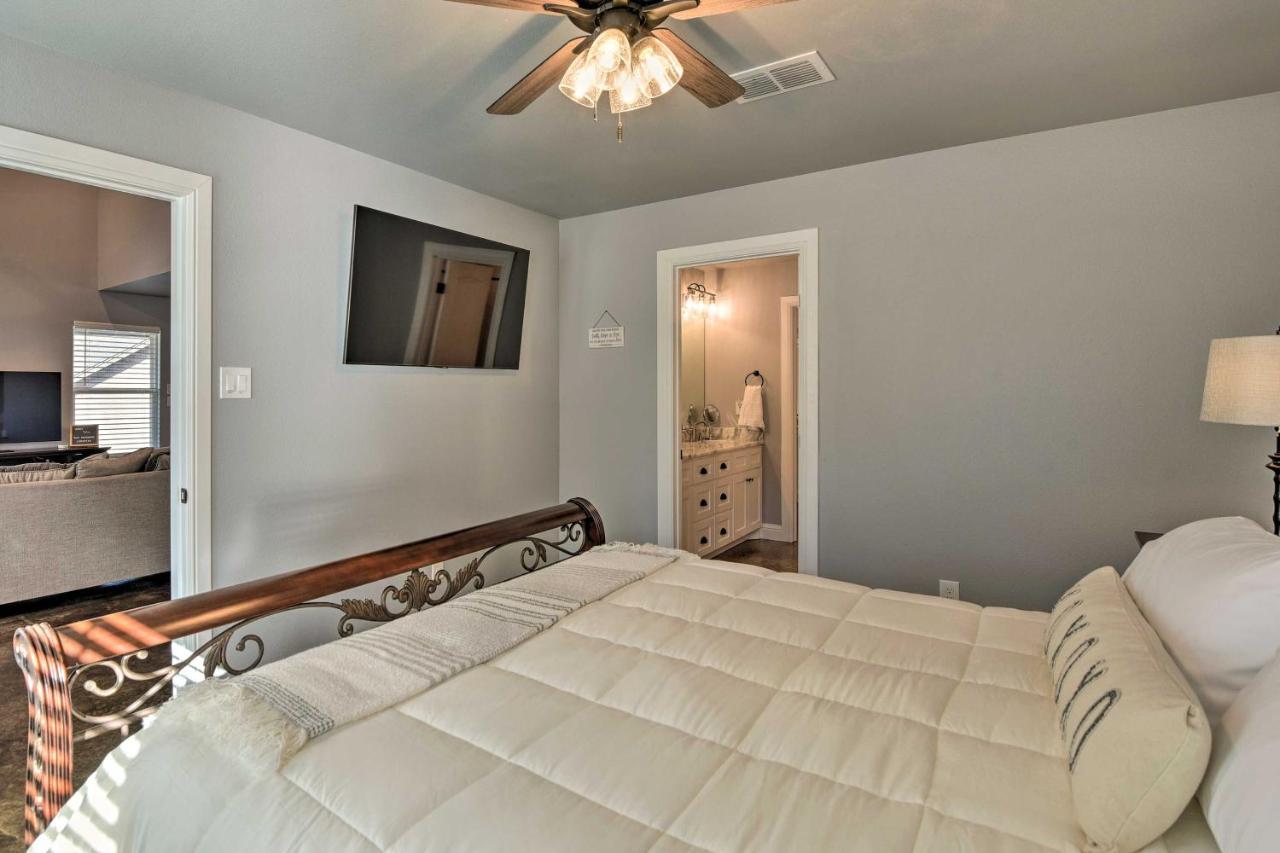 Granbury Home With Hot Tub And Furnished Patio! エクステリア 写真