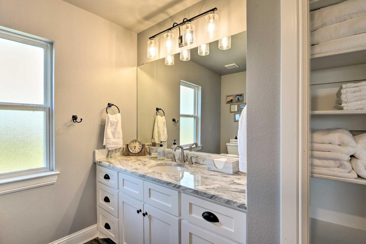 Granbury Home With Hot Tub And Furnished Patio! エクステリア 写真