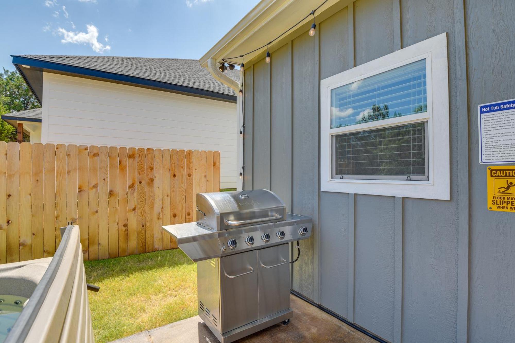 Granbury Home With Hot Tub And Furnished Patio! エクステリア 写真