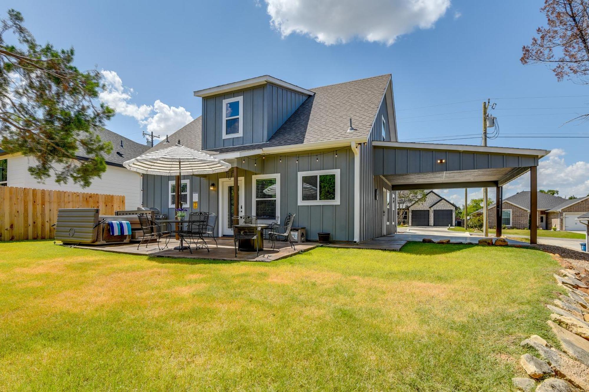 Granbury Home With Hot Tub And Furnished Patio! エクステリア 写真