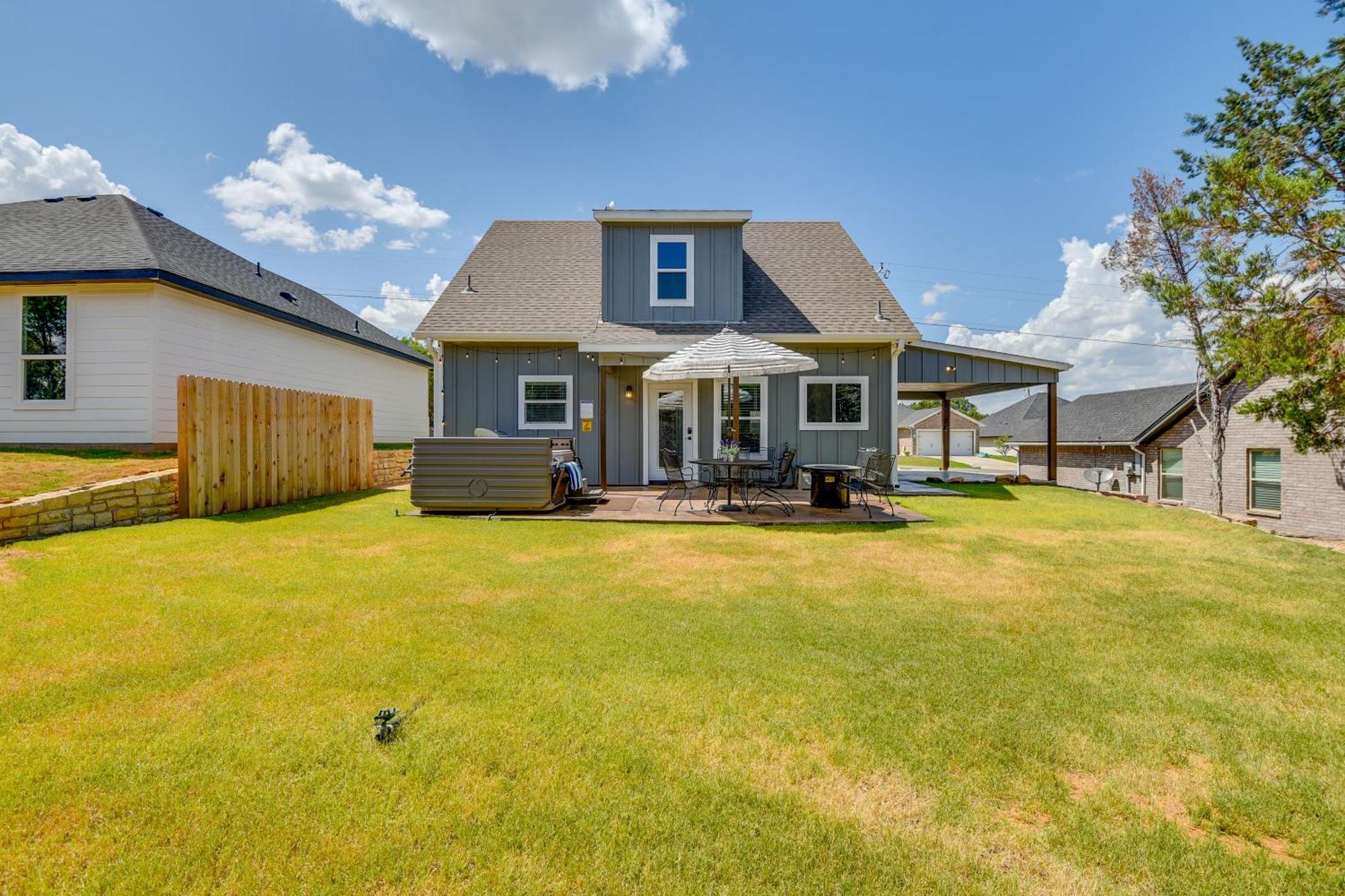 Granbury Home With Hot Tub And Furnished Patio! エクステリア 写真