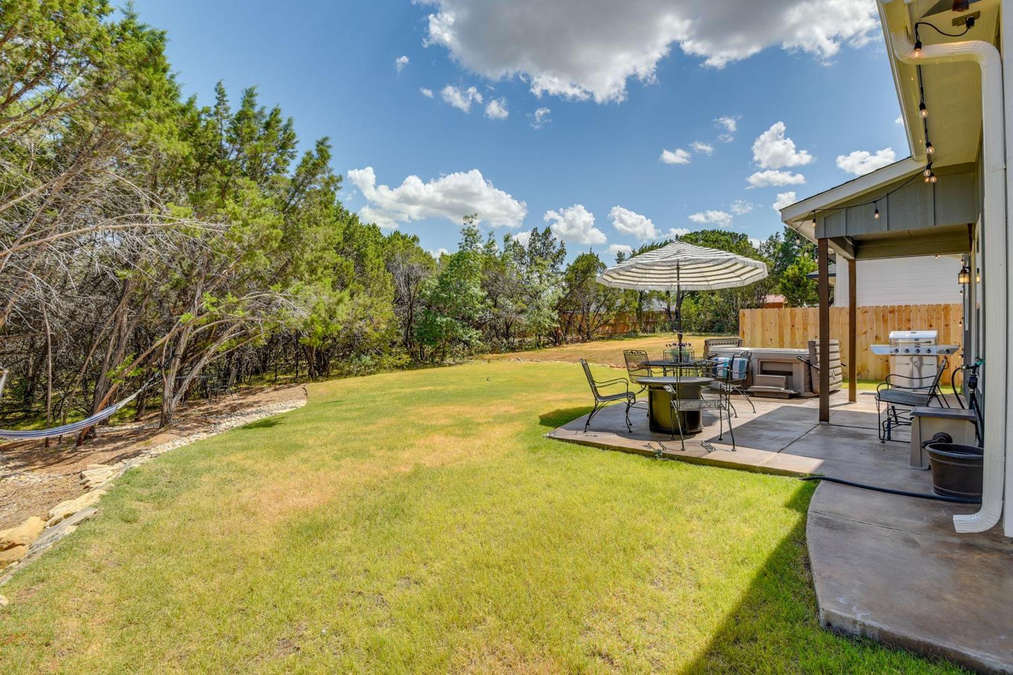 Granbury Home With Hot Tub And Furnished Patio! エクステリア 写真